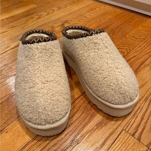 BearPaw Sherpa Slip-On Clogs in Cream with Brown Trim